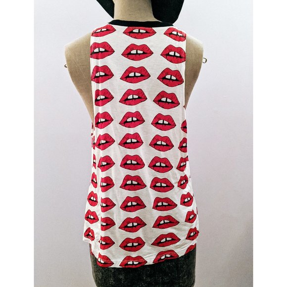 New UO Lip print tank - xs - Picture 2 of 3